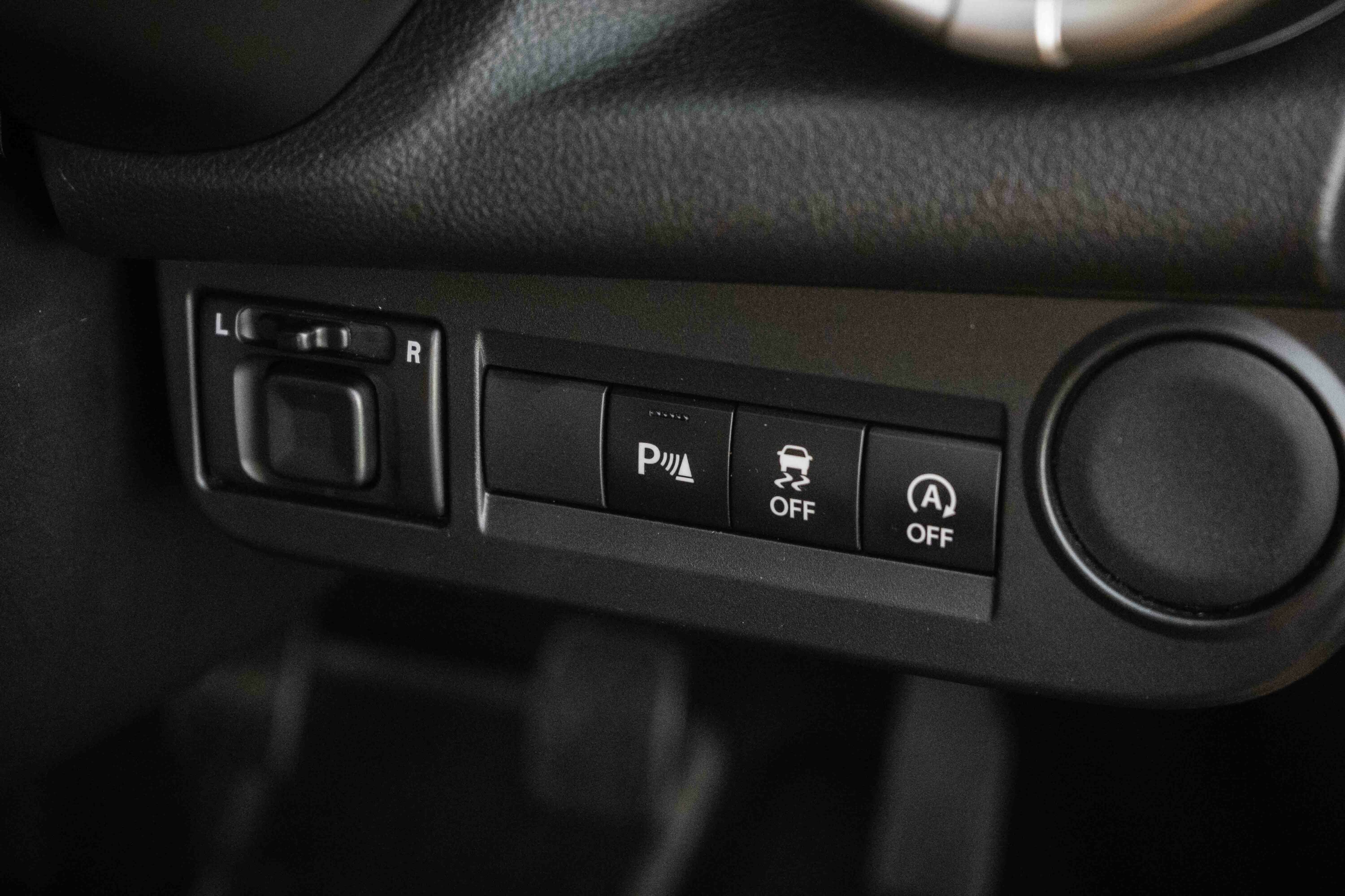 rear parking senso, auto stop and traction off controls
