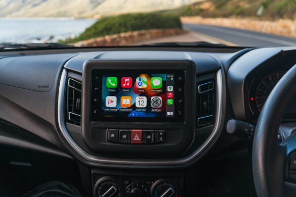 7-inch touchscreen display. compatible with Androisd Auto and Apple CarPlay