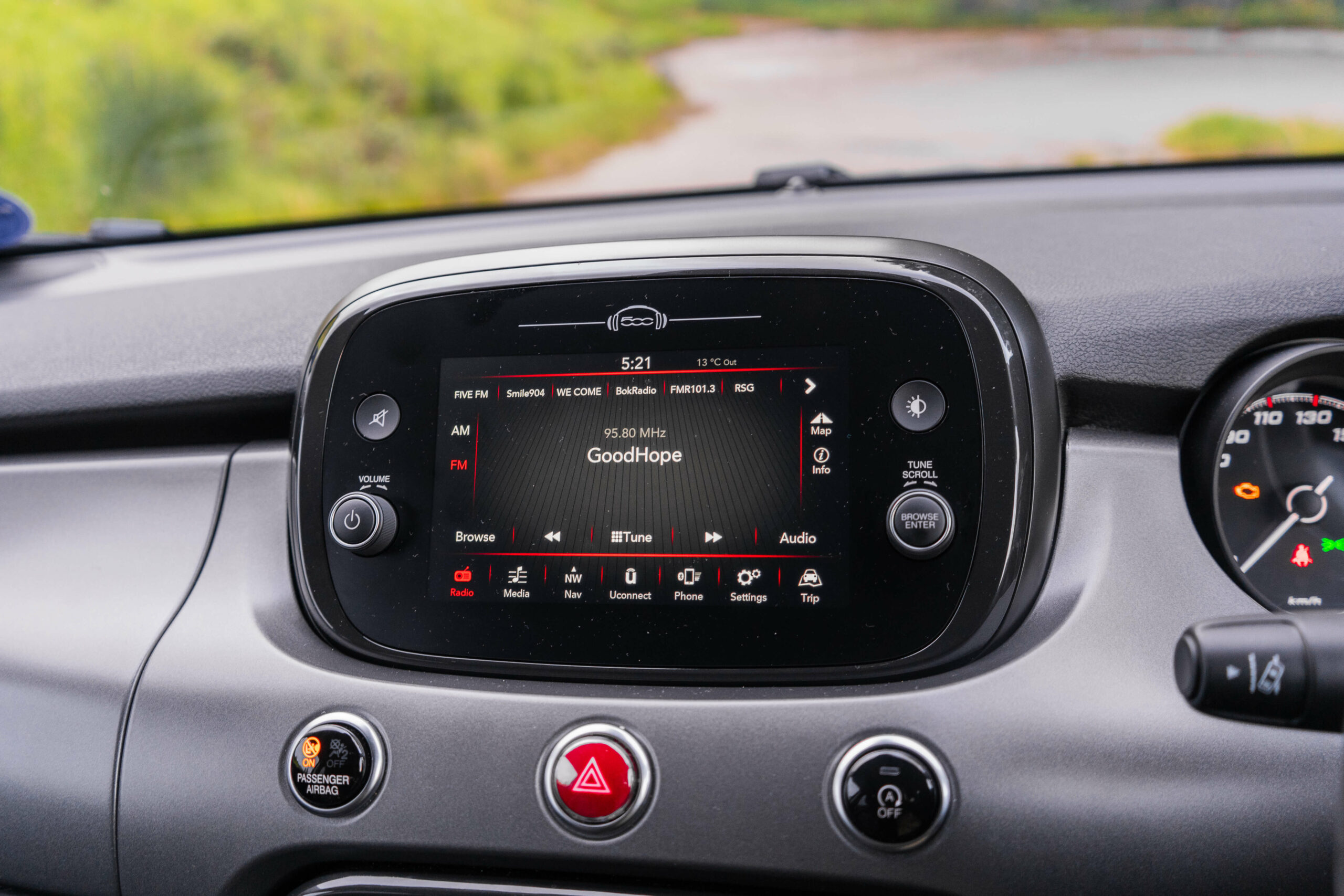 Fiat 500 Sport EST infotainment