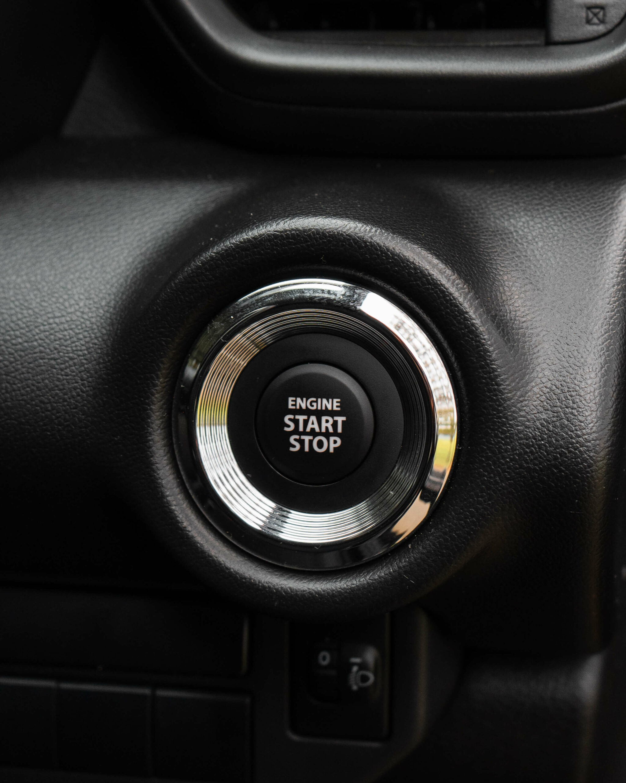 Suzuki Grand Vitara GL push start button