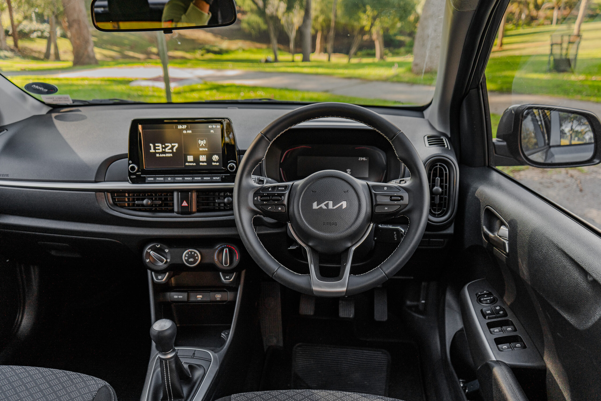 2024 Kia Picanto interior