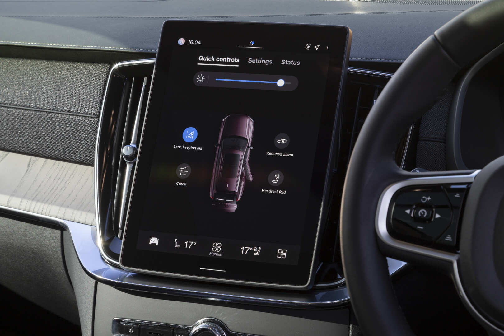Volvo-XC90 infotainment screen